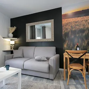 Appartement Les Champs, T2 Hypercentre Chic Et Cosy Wifi Par Sovalfi, Saint-Etienne (Loire)